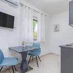 Lovely Apartment In Pula With Wifi * Pola