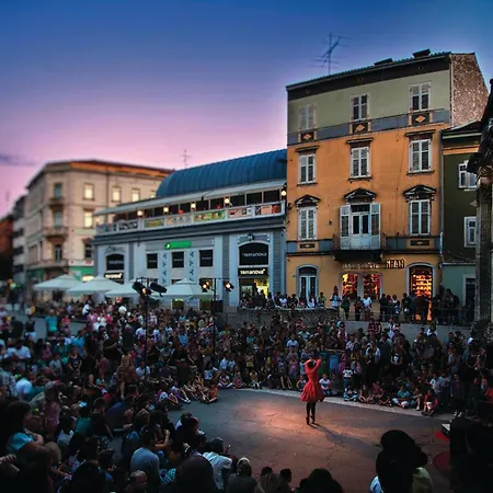 아파트 In With Wifi 풀라